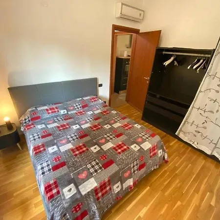 Conte Rosso House, Con Doppia Terrazza In Coorte Tranquilla A Due Passi Da Stazione E Metropolitana Lambrate-3