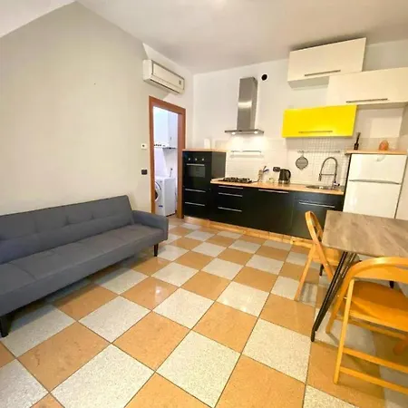 Conte Rosso House, Con Doppia Terrazza In Coorte Tranquilla A Due Passi Da Stazione E Metropolitana Lambrate-2